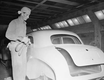holden-cars-production-male-worker